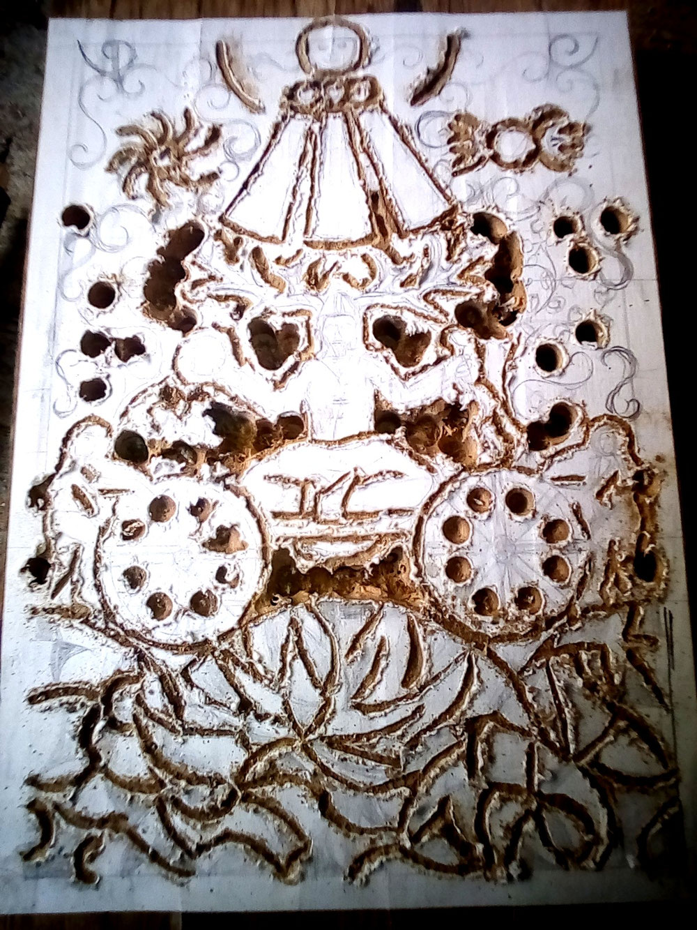 Ébauche d'une gravure gauloise. On peut interpréter ça comme " Celui qui s'éduque et maitrise le serpent gagne la jeunesse de l'esprit".
