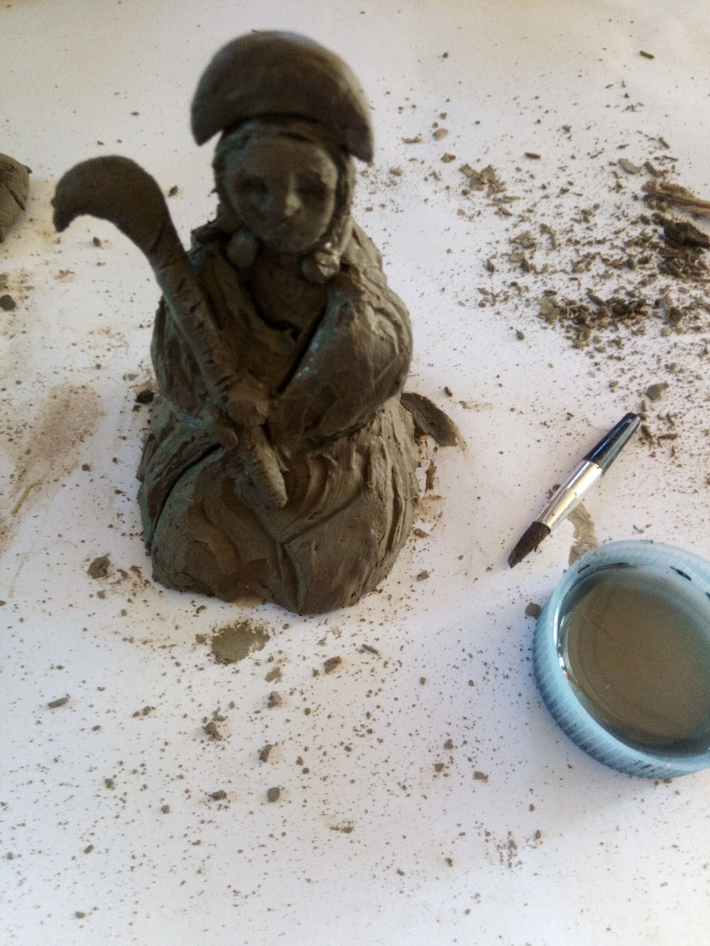 Sculpture glaise. Les Mattres lunaires.