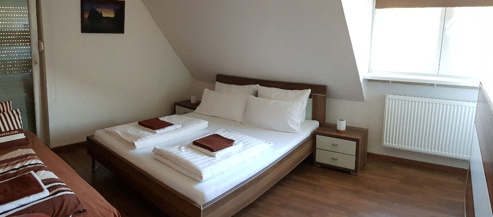 Schlafzimmer mit Balkon 