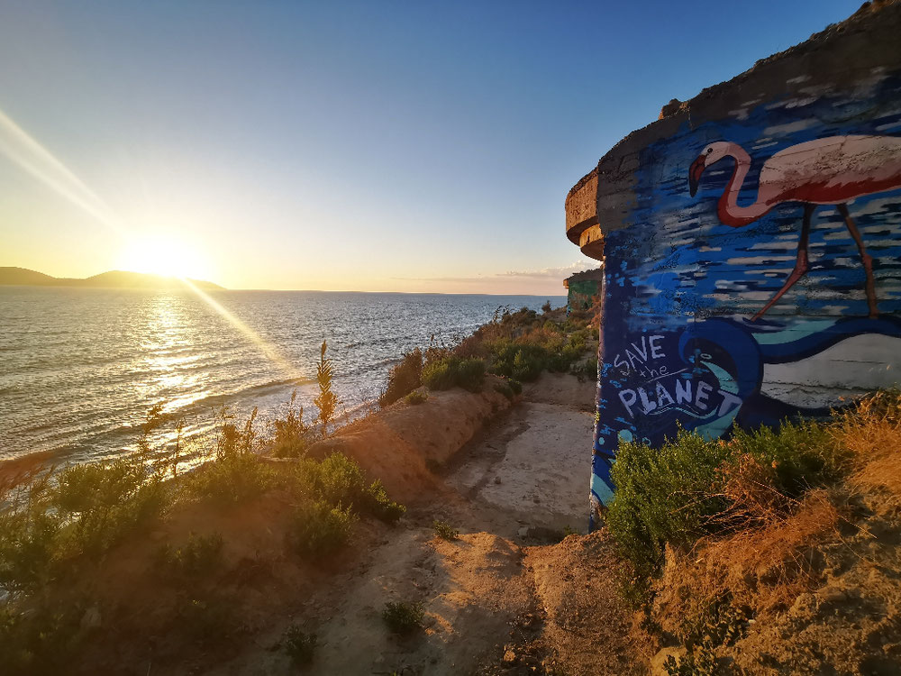 Entlang der Küste sind überall Bunker...