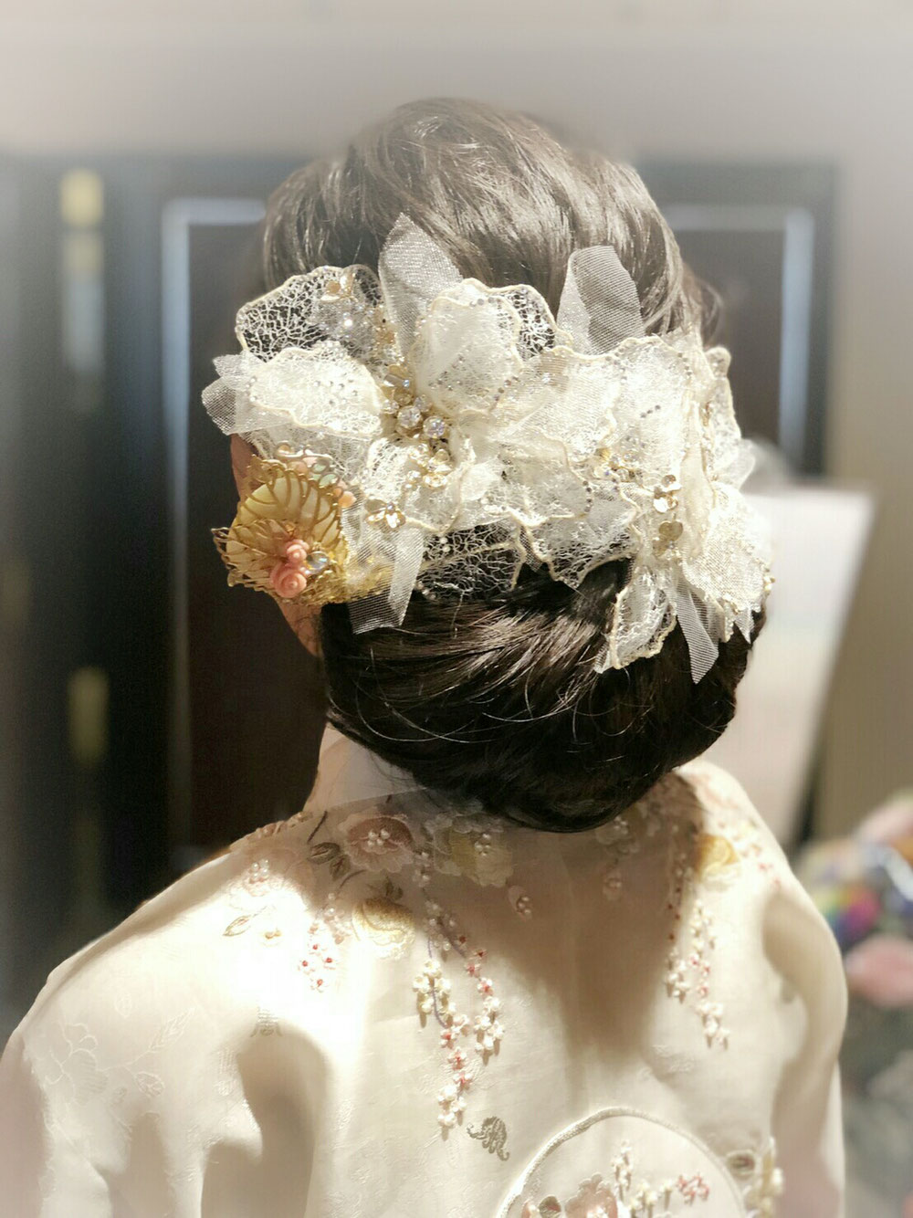 後ろにはカンザシと豪華なヘッドアクセサリー✨