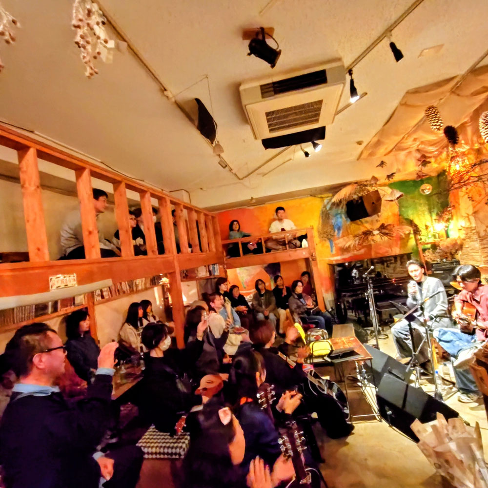 2025年演奏会、ギター教室の10周年でもありました。、賑やかにたのしく開催しました。