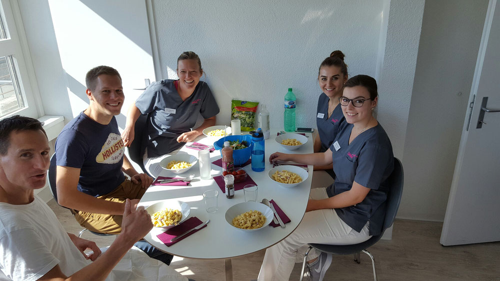 Das ZahnInsel Team lässt sich bekochen