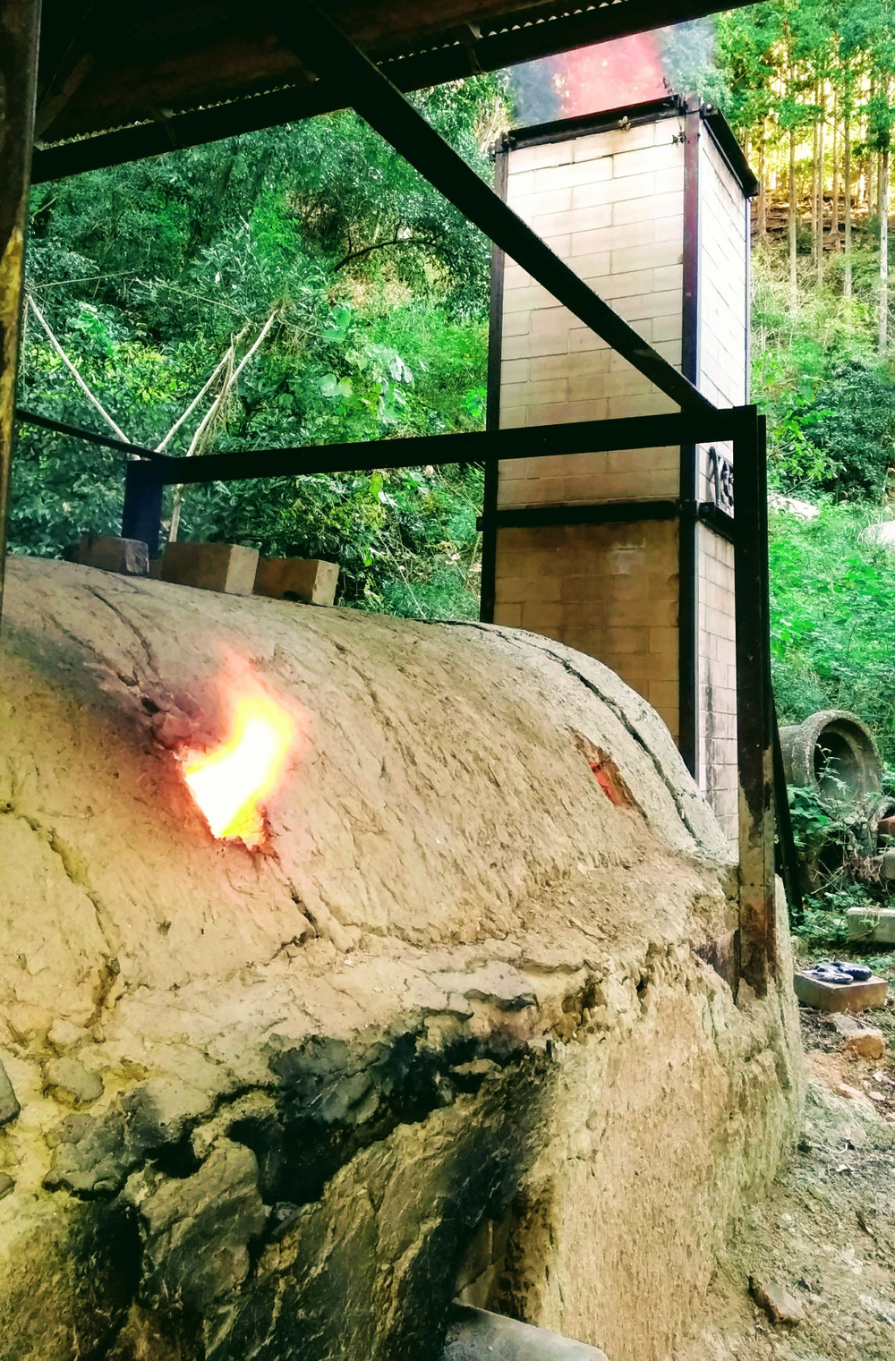 間伐材の薪を使用しての薪窯焼成