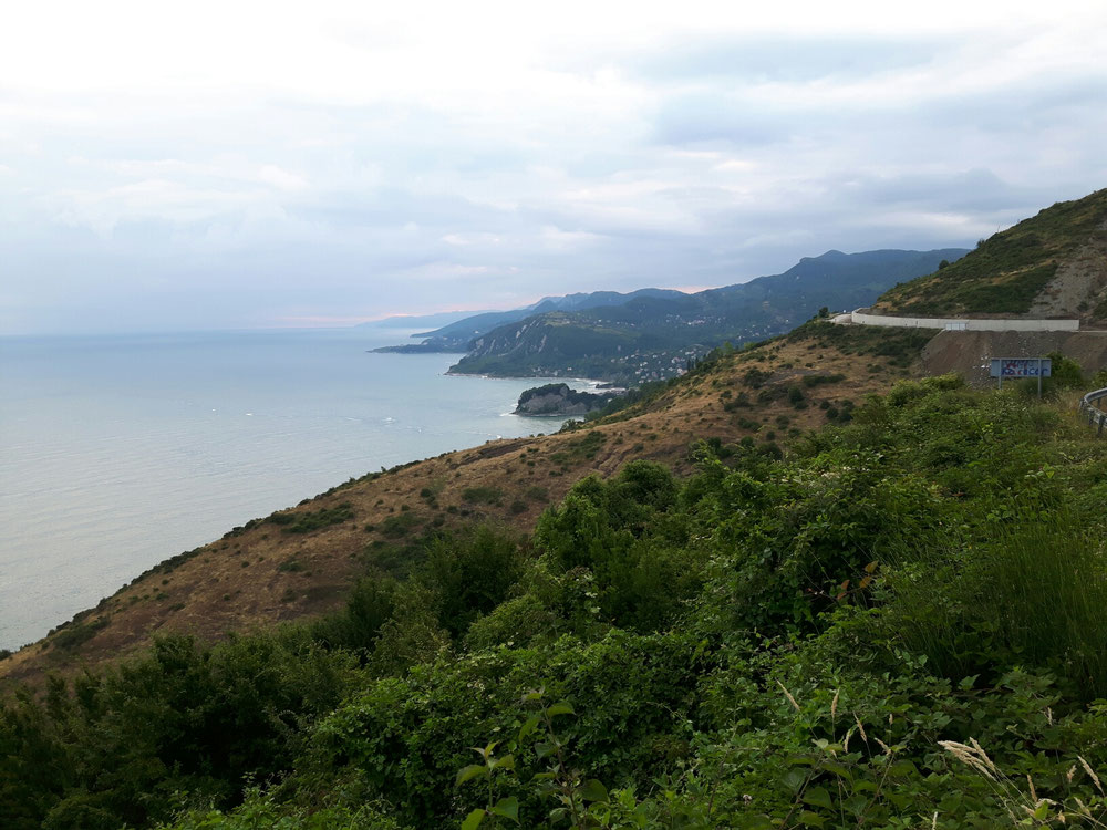 weil ich nach Osten gehe, liegt das Schwarze Meer links.