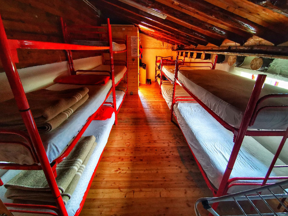Der Schlafsaal im Rifugio Angelino Bozzi