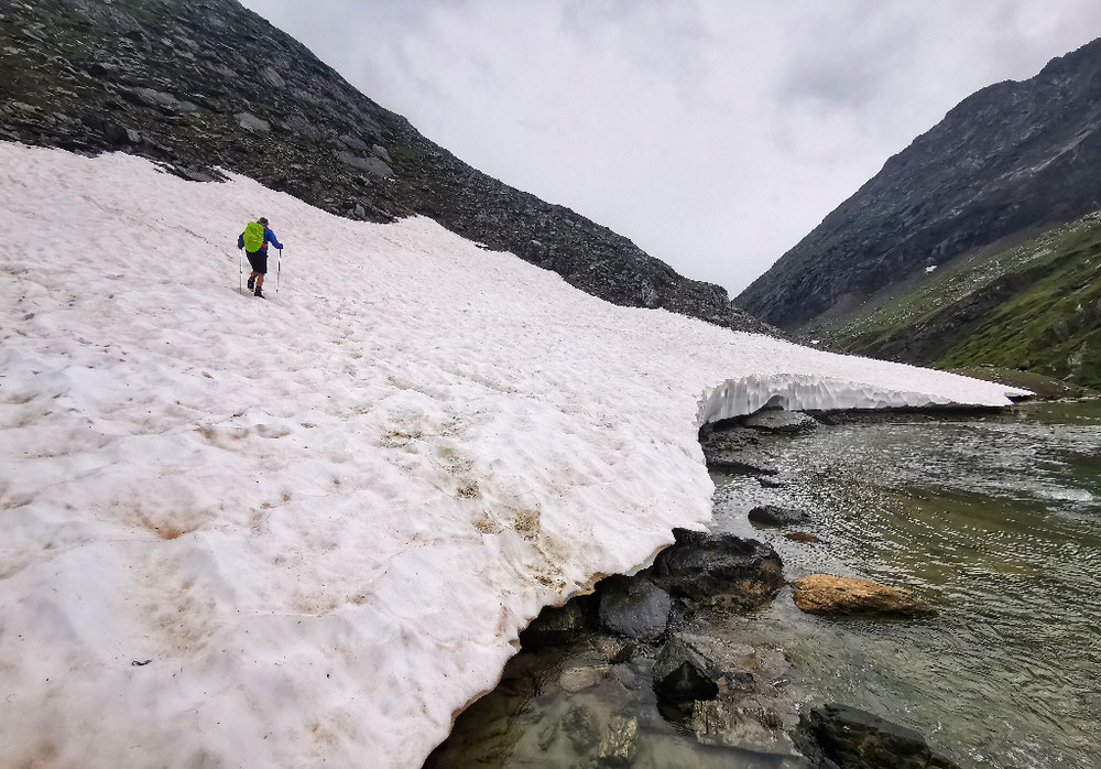 Ein letztes Schneefeld oberhalb der Eisseehütte