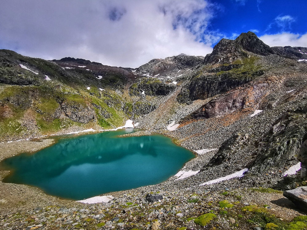 Blick auf den Eissee und die Seewandspitze (rechts)