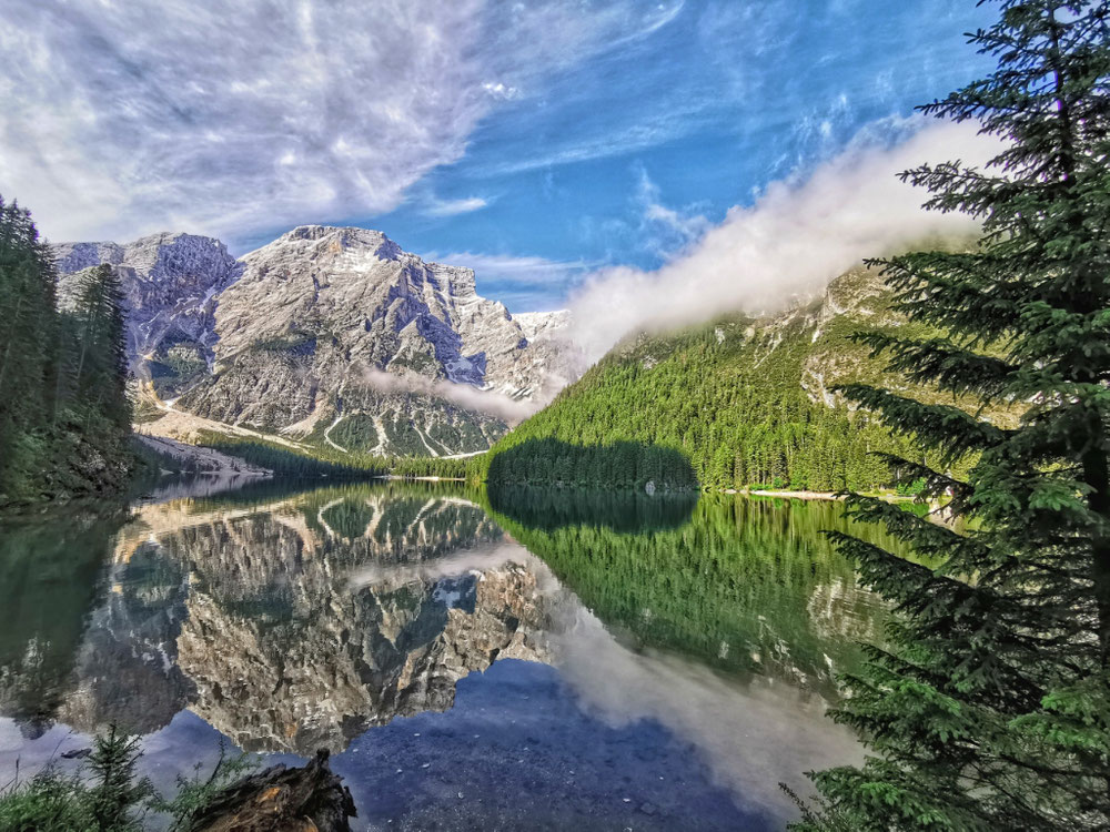 Ideale Spiegelung: der Seekofel in der Morgensonne