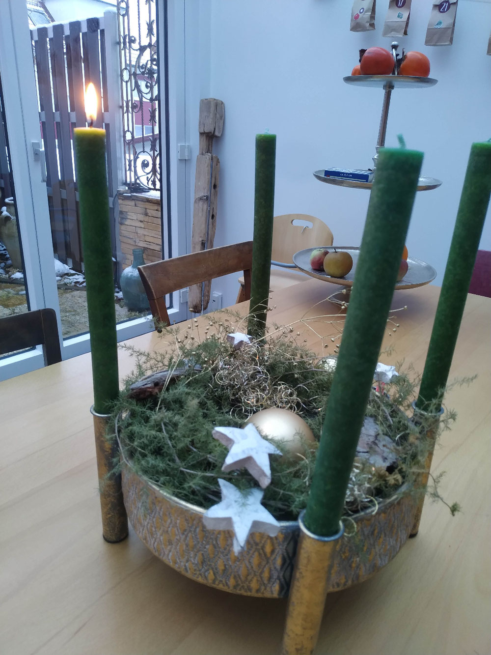Wir sagen euch an den lieben Advent, sehet die erste Kerze brennt