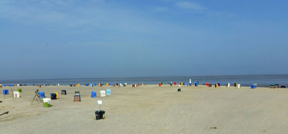 Strahlender Sonnenschein bei sommerlichen Temperaturen 