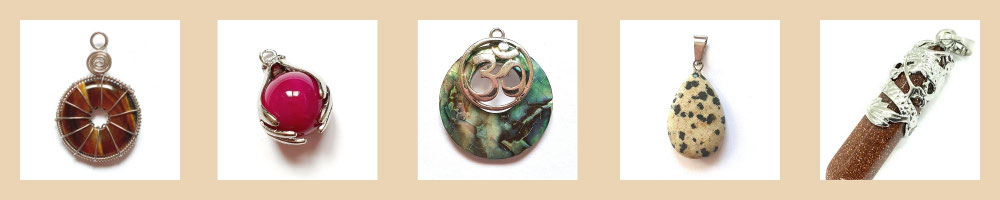 Schmuckstein-Anhänger in verschiedenen Formen und Farben