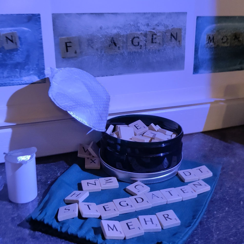 Besucher.innen werfen fragen auf.