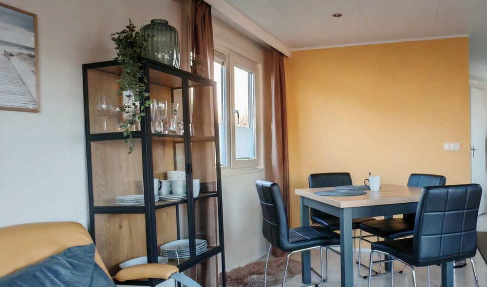 Die erste Wand ist im neuem Farbenconzept Cork / Champagner! 