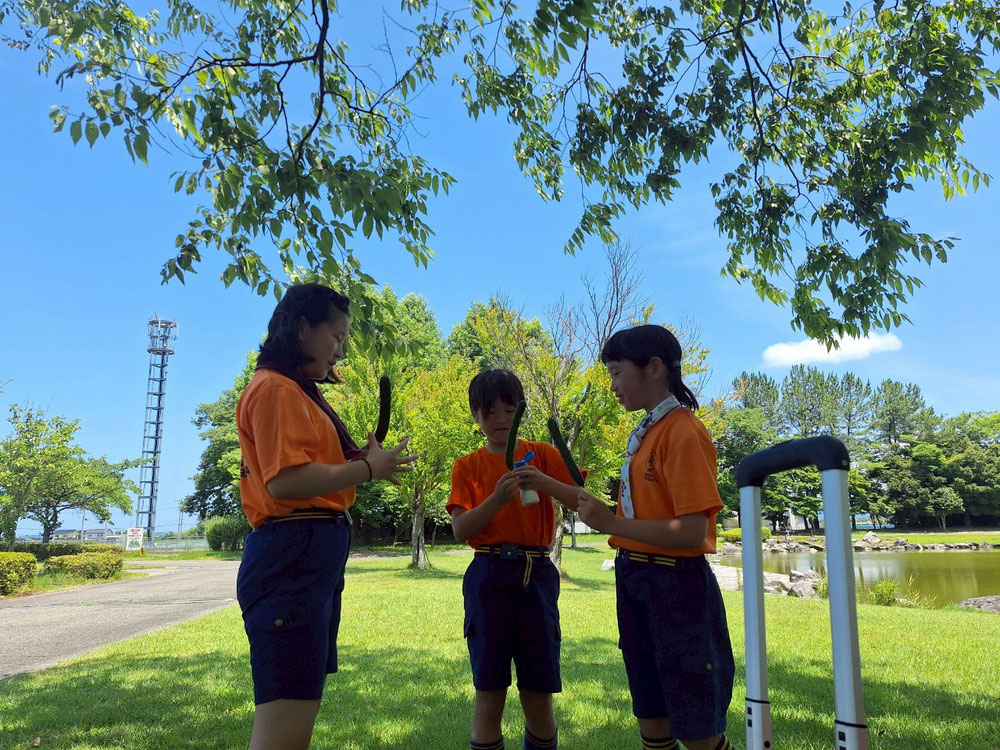 冷やしキュウリで塩分補給🎵