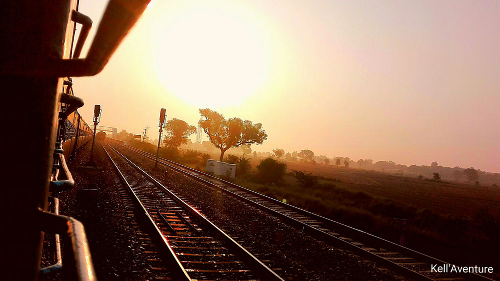Lever du soleil, dans le train. 
