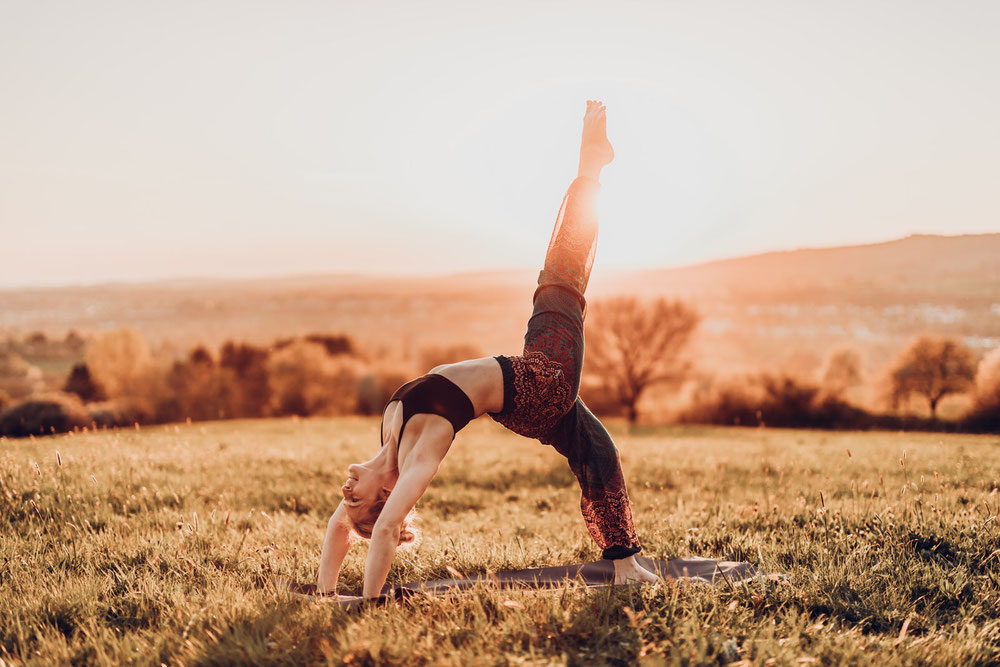 Vinyasa Flow Yoga-Übung im Freien