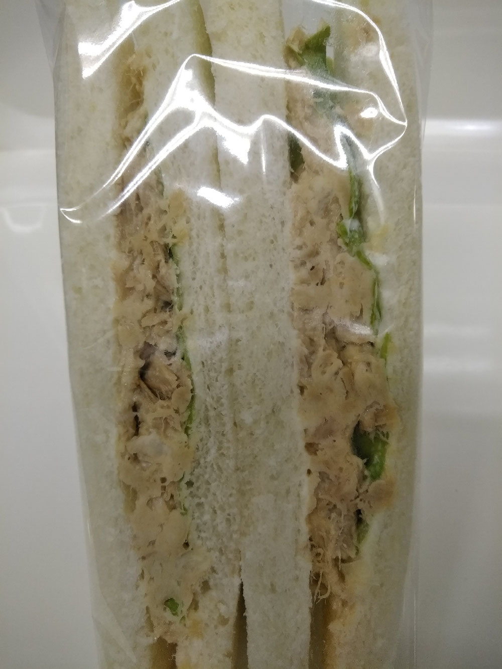 ツナサンド（ツナ、レタス）267円+税