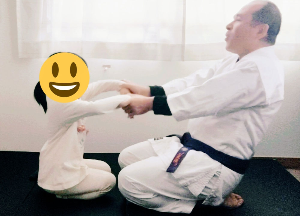 子どももできるオバケの手