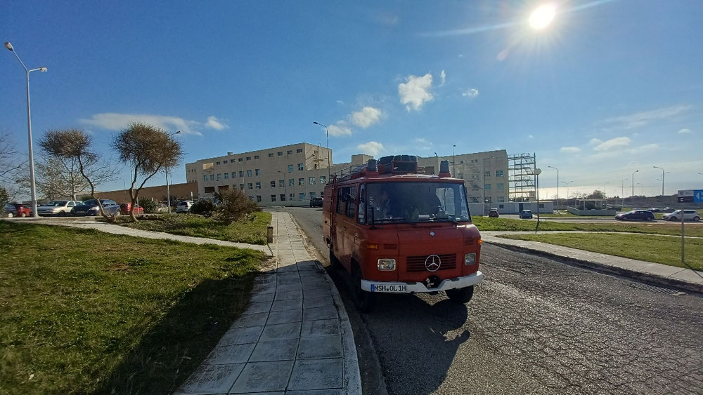 Olga vor dem Uniklinikum Alexandroupolis
