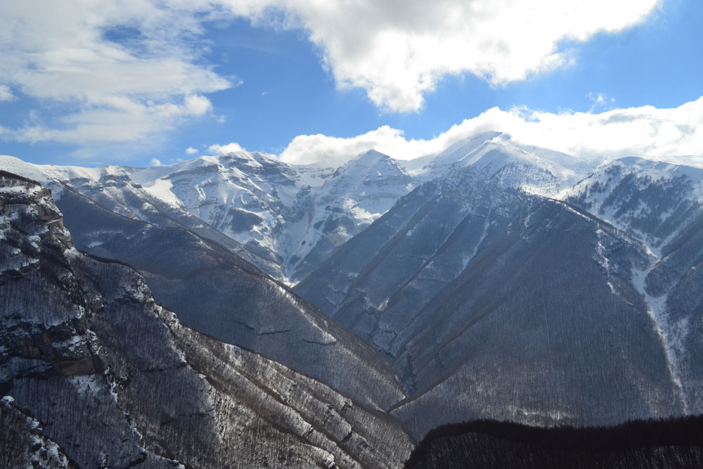 Vista panoramica Valle dell'Orfento da Pianagrande Maiella innevata