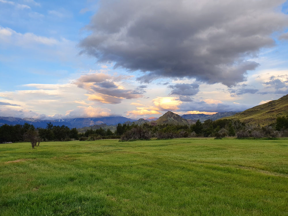 Abenddämmerung am Campingplatz im Valle Chacabuco