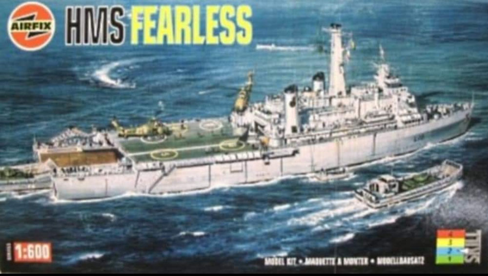 A03205 H.MS. Fearless - Schaal 1:600 (okt 1993)