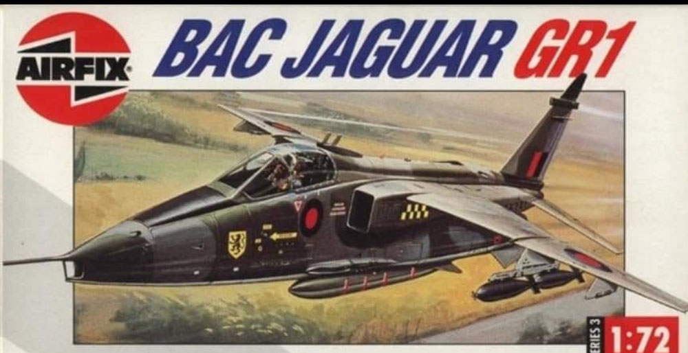 2× A03011 Jaguar GR.1 - Schaal 1:72 (nov 1990 & okt 1992)