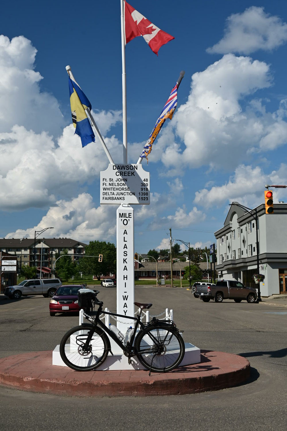 Angekommen - hier an der Meile 0 des Alaska Highway suche ich mir neue Weg Richtung Osten