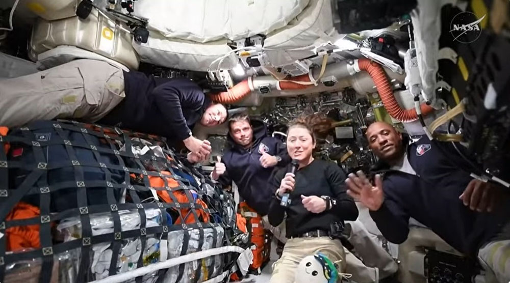 Die vier Astronauten am Weg zum Mond