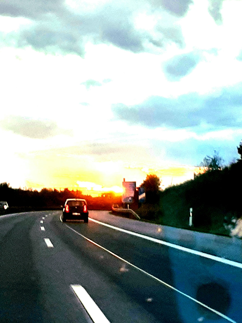 Autobahn im Abendlicht