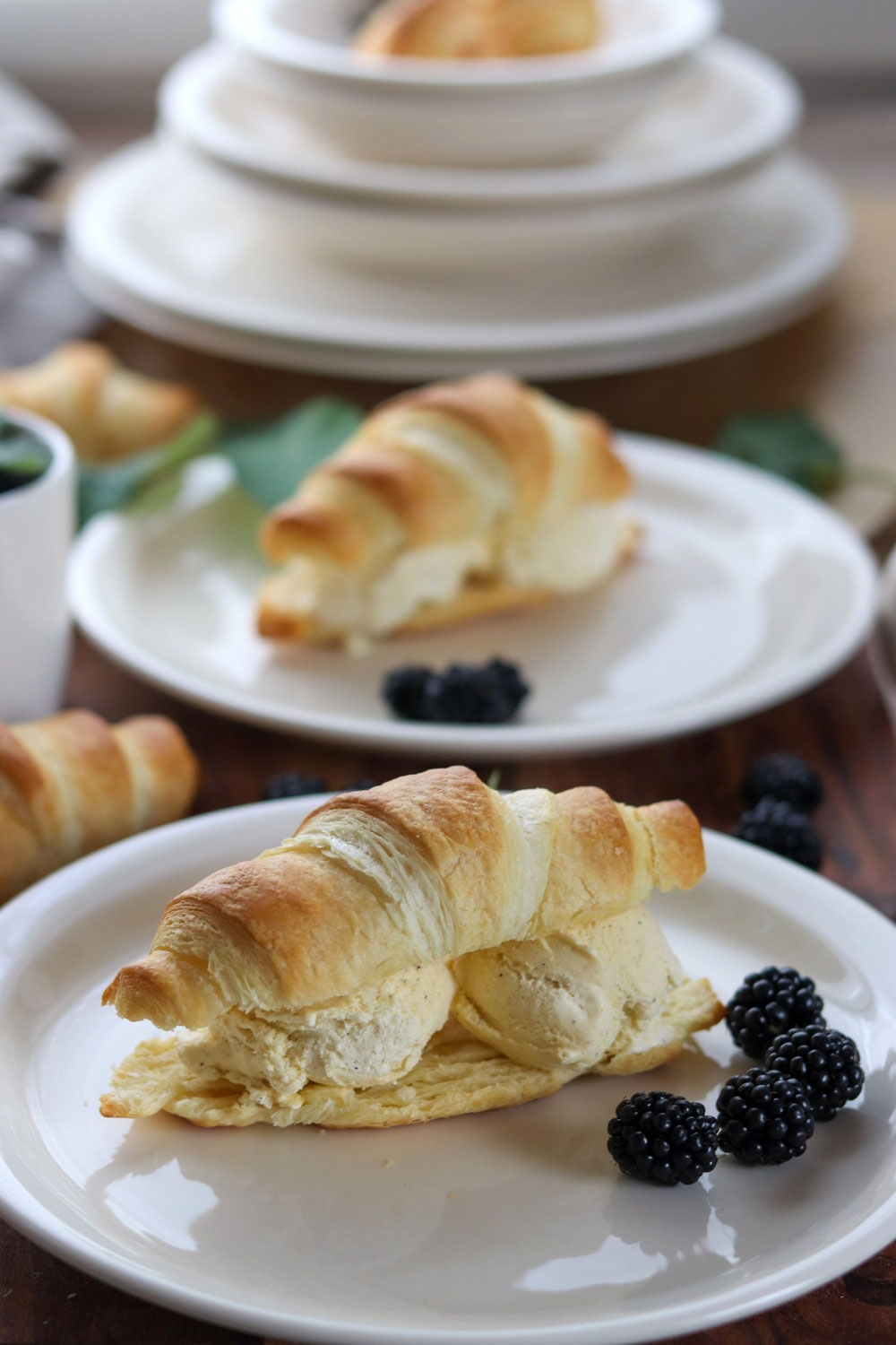 Croissant mit Eis gefüllt
