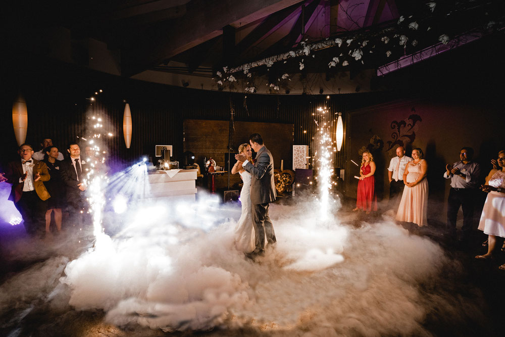 DJ für Hochzeit gesucht? Hochzeits DJ Dubi Ihr perfekter Partner für Hochzeit DJ | Geburtstags DJ | Event DJ | Firmenanlass DJ