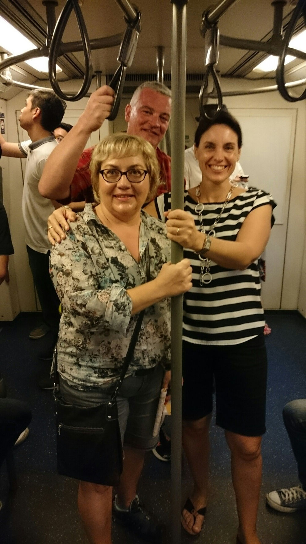 .....mit der Bahn zu einem Treffpunkt zur Übergabe von Lebkuchen an einen Weinstädter der in Bangkok lebt... 