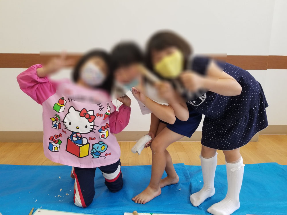 粘土遊びで イェ~イ♪