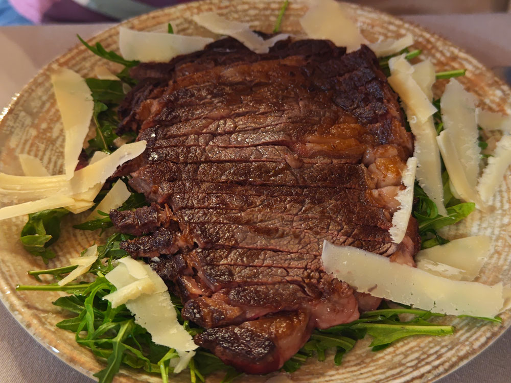 Das dry aged beef war allerfeinste Qualität... und sogar a la tagliata aufgeschnitten 😍