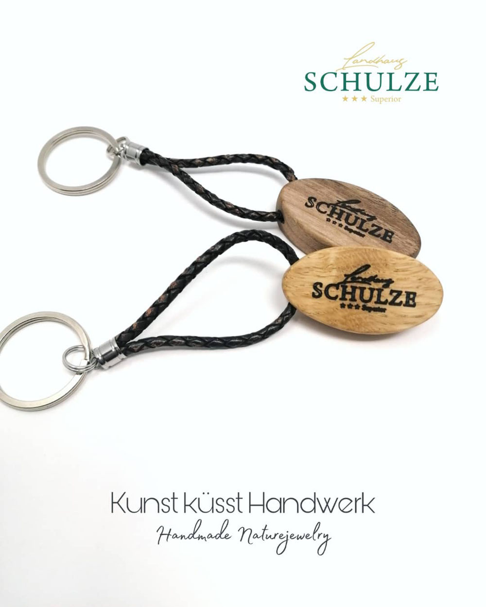 Schlüsselanhänger mit geflochtenem Lederband und Anhänger aus Harzer Eichenholz und Nussbaum mit Gravur nach Wunsch! 