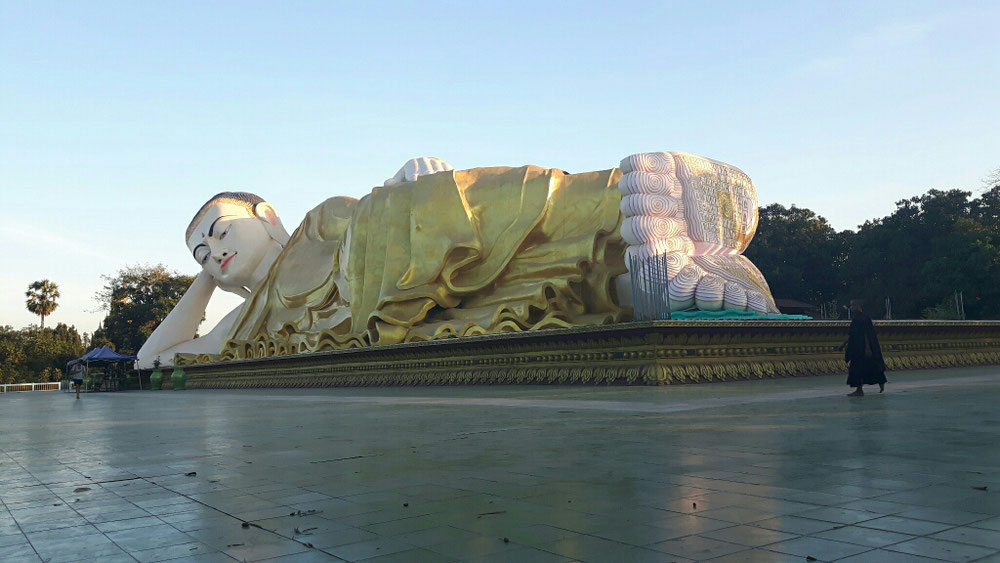 Mya Tharlyaung Buddha - stolze 90 Meter, vielleicht einer der längsten seiner "Art" in Myanmar