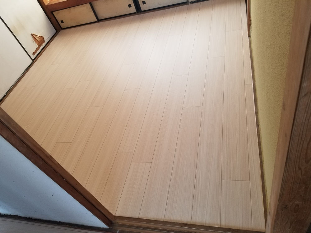 ｱﾊﾟｰﾄ ｸｯｼｮﾝﾌﾛｱ張替え