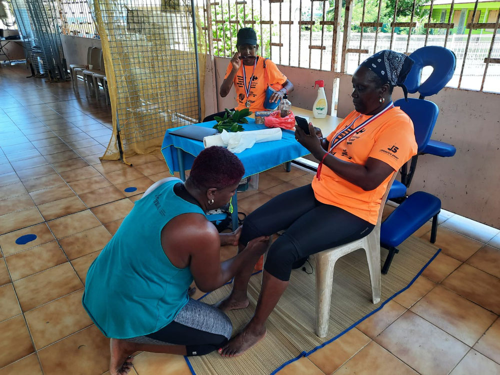 MASSAGE DE PIEDS 