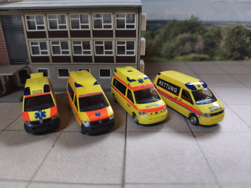 Diverse KTW vom Typ VW T5 des Unternehmens Ambulanz Stadler in Neustadt an der Dohne