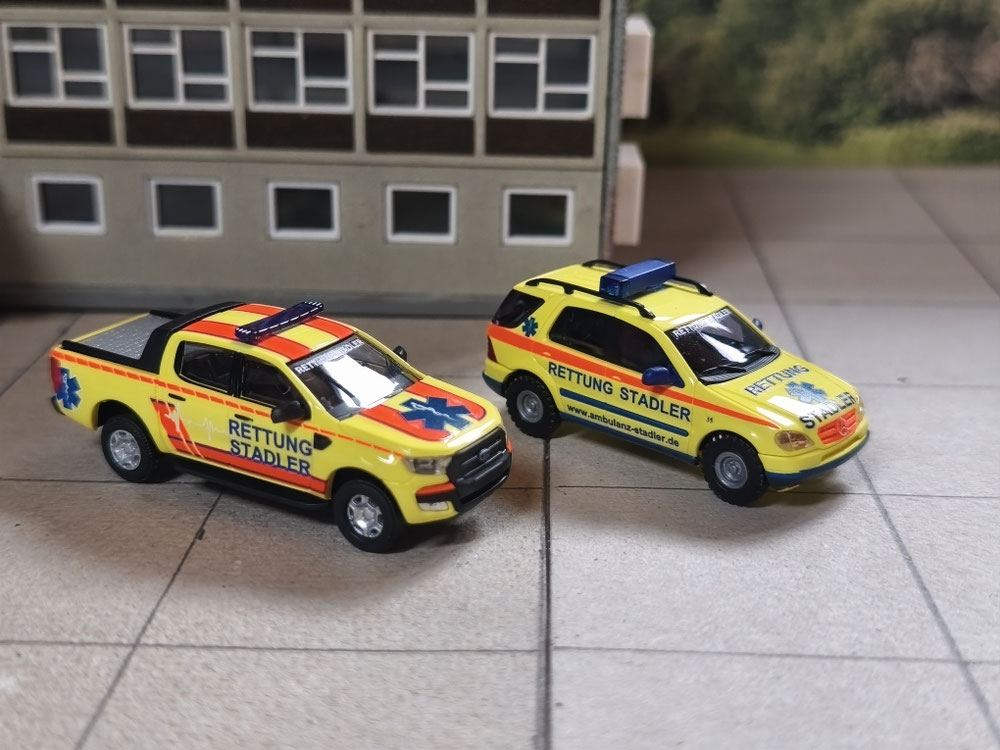 Alter und neuer Kdow des Unternehmens Ambulanz Stadler in Neustadt an der Dohne (Ford Ranger und Mercedes M-Klasse)