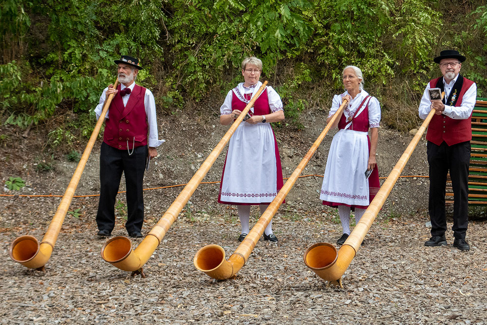4 Mitglieder der Alphorngruppe Aletsch-Goms
