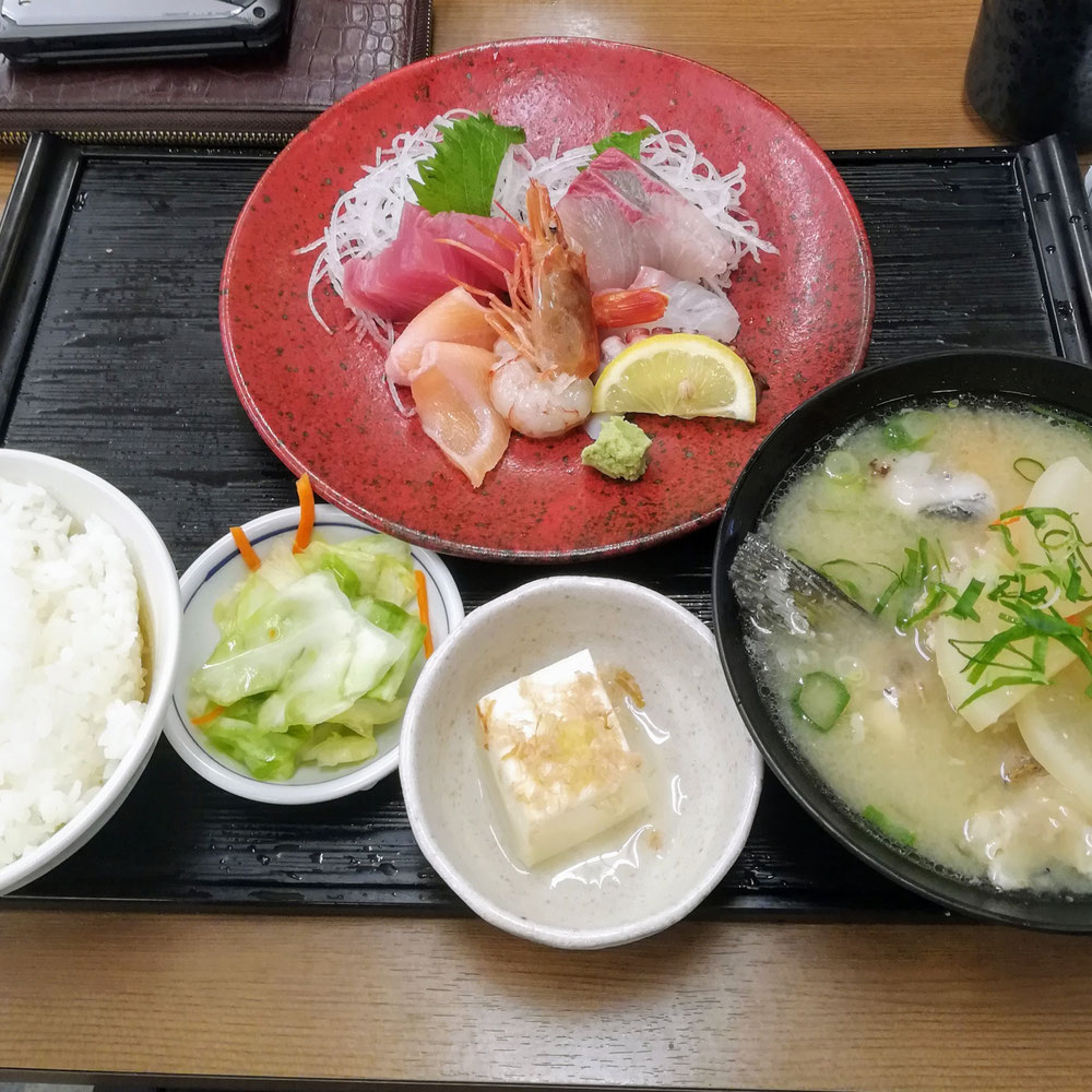 お刺身定食880円😀