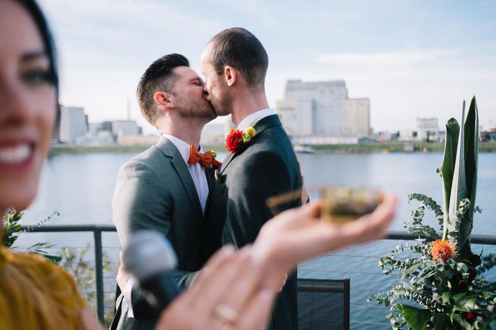 Die Liebe kennt keine Hautfarbe, Religion oder Geschlecht. Love is Love. FOTO: Marc Wiegelmann / Manufaktur Mannheim