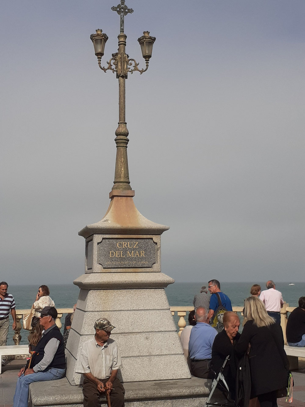 Monumento de cruz del mar