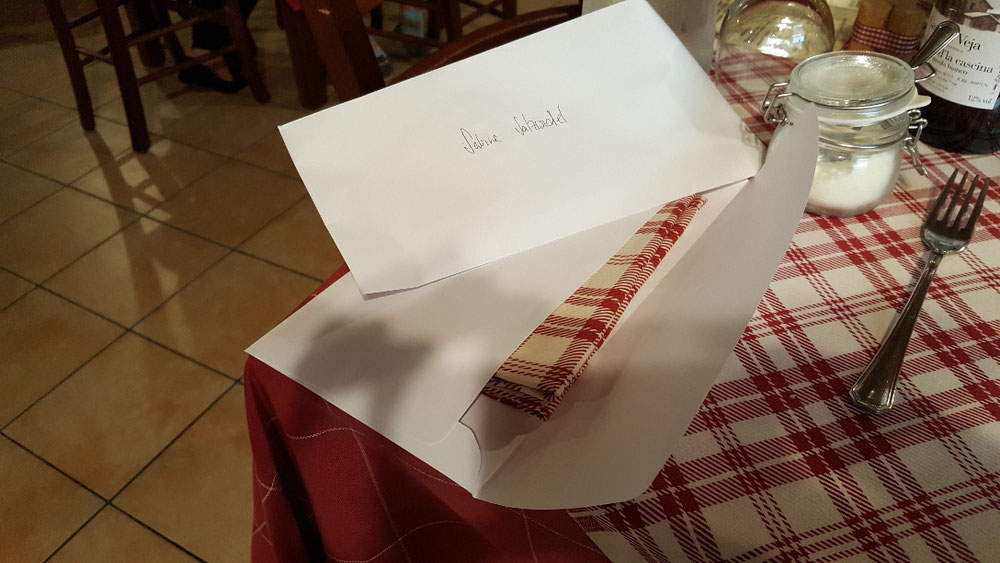 Und unsere Servietten mussten wir jeden Abend ins Kuvert packen.... 