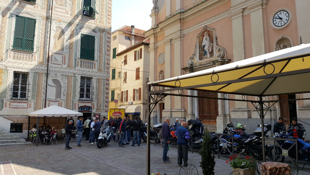 Kaffee trinken mit Motorradtreffen..... 