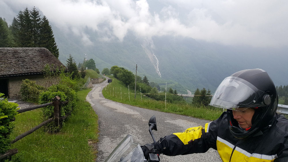 Auf dem Weg zum San Bernardino..... SUCH DEN Wasserfall..... 