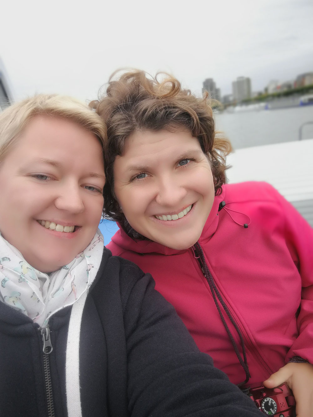 Anke und ich auf dem Schiff
